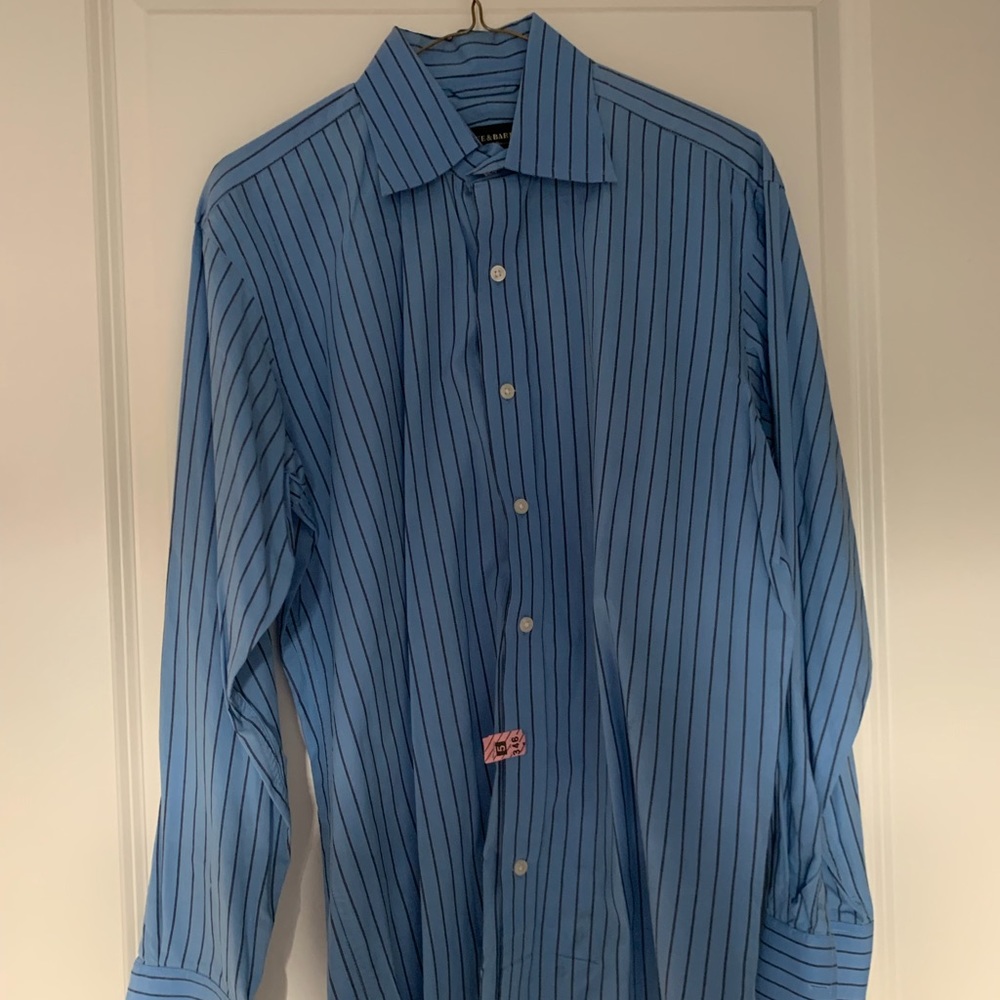 MEDIUM Men’s Long-Sleeved Button-Up